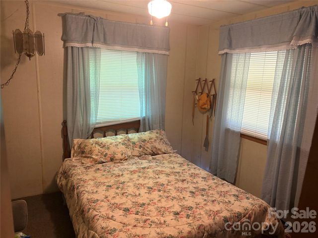 42 Country Meadows Road, Burnsville, NC 28714