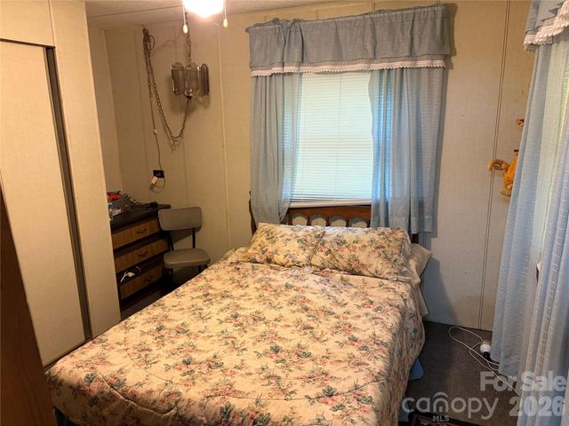 42 Country Meadows Road, Burnsville, NC 28714