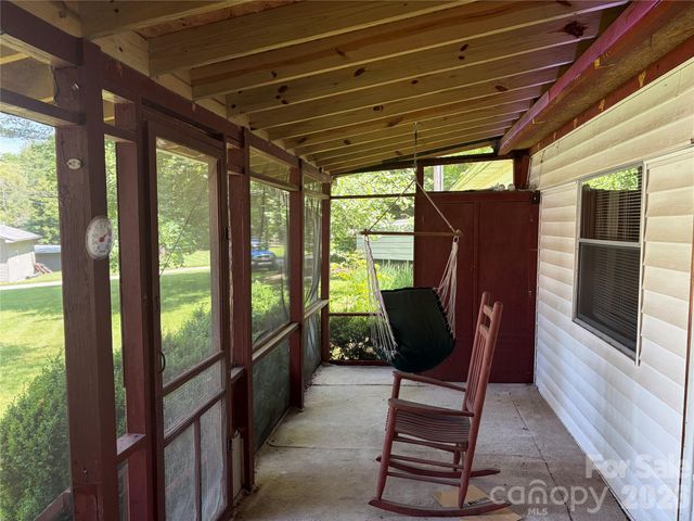42 Country Meadows Road, Burnsville, NC 28714