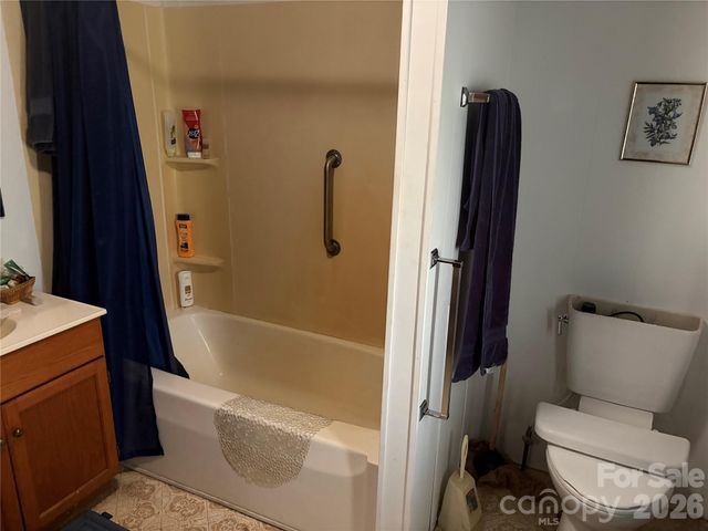 42 Country Meadows Road, Burnsville, NC 28714