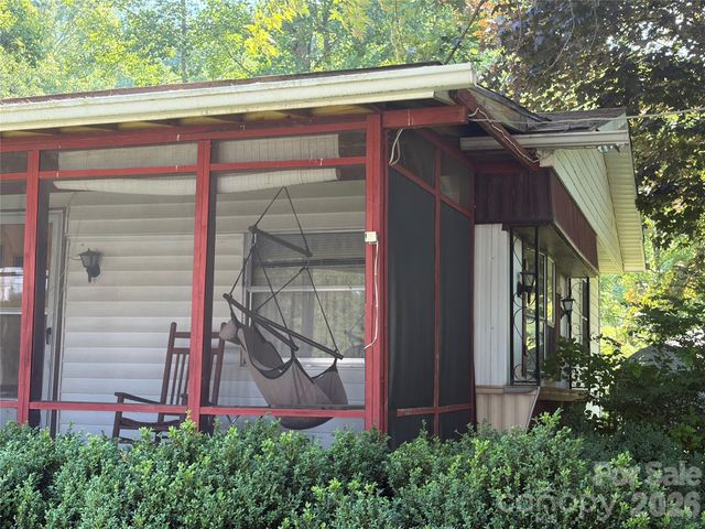 42 Country Meadows Road, Burnsville, NC 28714