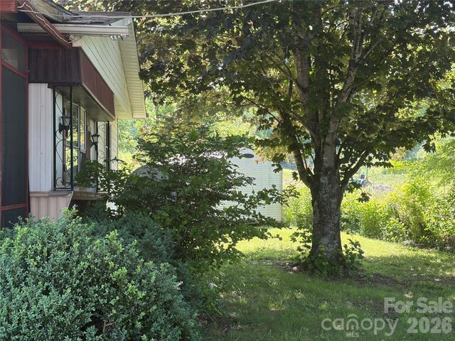 42 Country Meadows Road, Burnsville, NC 28714