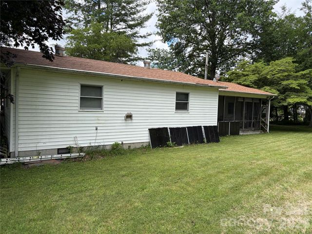 42 Country Meadows Road, Burnsville, NC 28714
