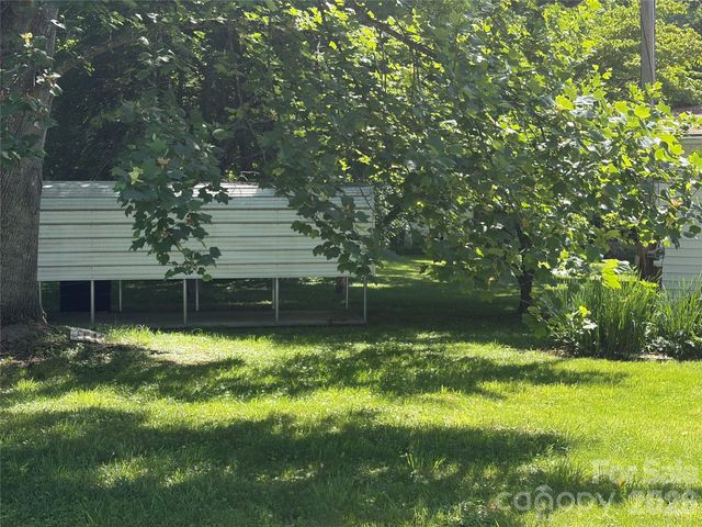 42 Country Meadows Road, Burnsville, NC 28714