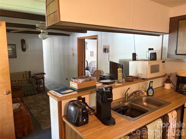 42 Country Meadows Road, Burnsville, NC 28714