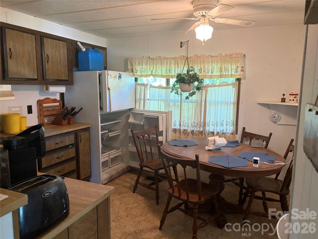 42 Country Meadows Road, Burnsville, NC 28714
