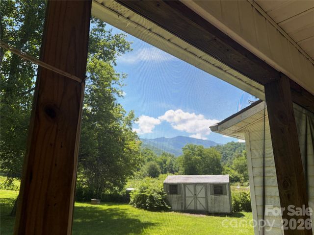 42 Country Meadows Road, Burnsville, NC 28714