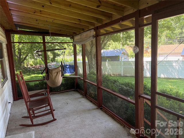 42 Country Meadows Road, Burnsville, NC 28714