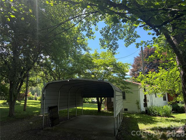 42 Country Meadows Road, Burnsville, NC 28714