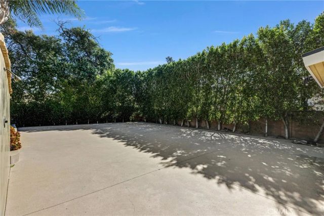 19394 Halsted Street, Northridge, CA 91324