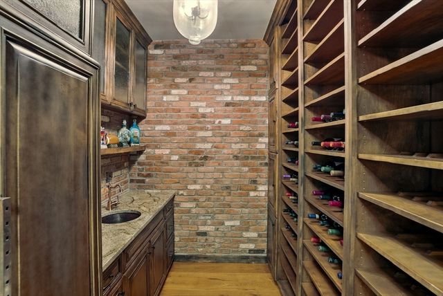 4 Abbott Ln, Bedford, MA 01730
