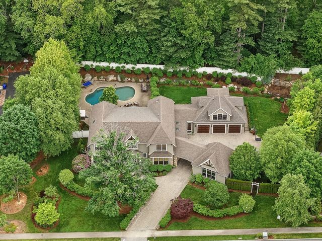 4 Abbott Ln, Bedford, MA 01730