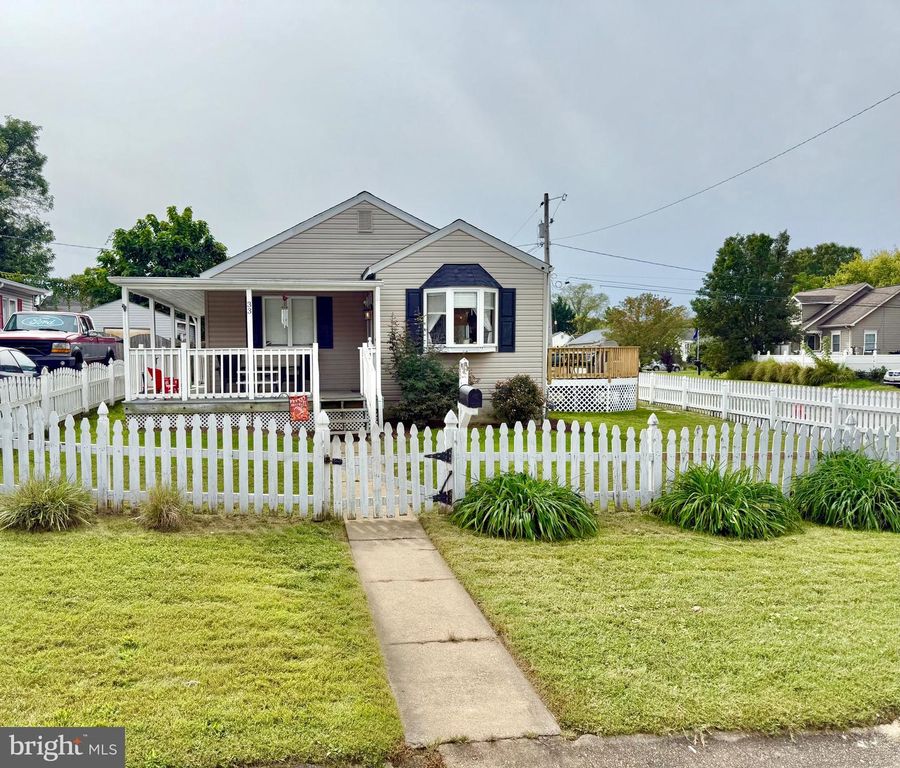 33 HONEYCOMB RD, Middle River, MD 21220