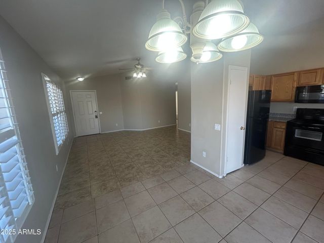 10460 W READE Avenue, Glendale, AZ 85307