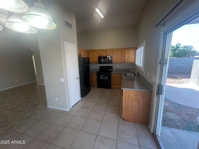 10460 W READE Avenue, Glendale, AZ 85307