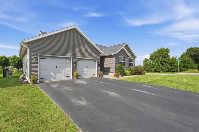 2702 29th Avenue SW, Cedar Rapids, IA 52404