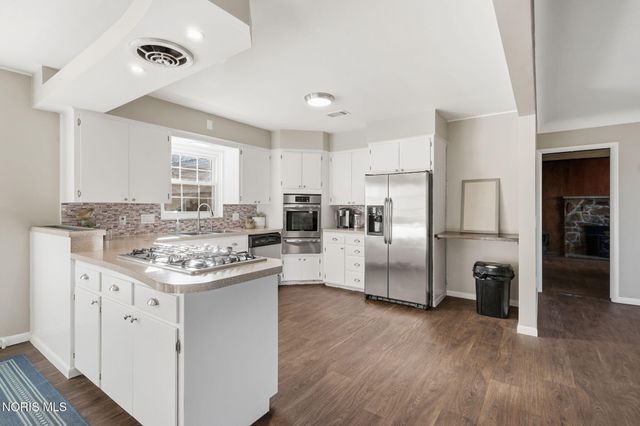 26998 Lime City Road, Perrysburg, OH 43551