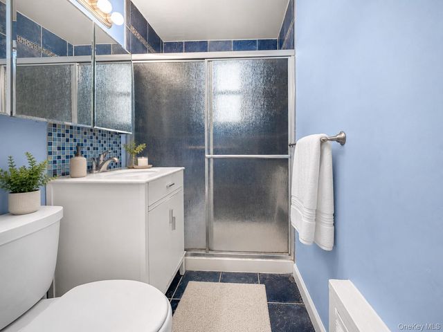 444 Middle Neck Road 1R, Great Neck, NY 11023