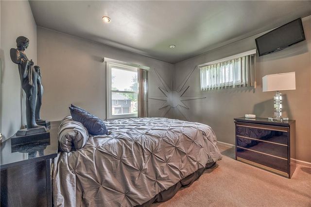 10007 W 98 Street, Overland Park, KS 66212