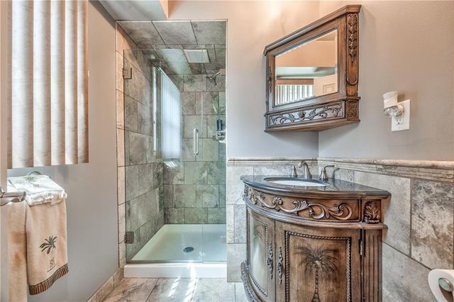 10007 W 98 Street, Overland Park, KS 66212