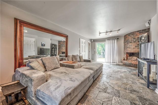 10007 W 98 Street, Overland Park, KS 66212