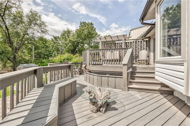 10007 W 98 Street, Overland Park, KS 66212