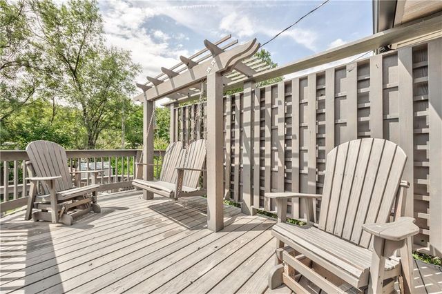 10007 W 98 Street, Overland Park, KS 66212