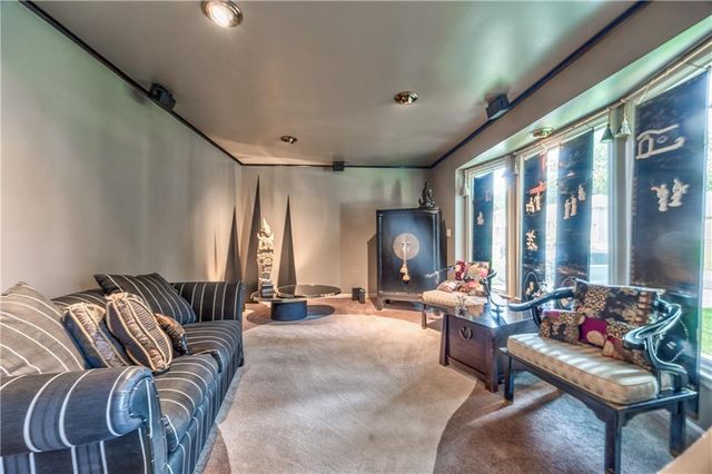 10007 W 98 Street, Overland Park, KS 66212