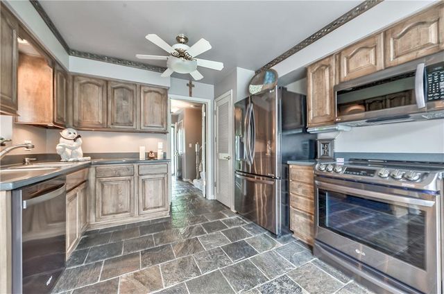 10007 W 98 Street, Overland Park, KS 66212