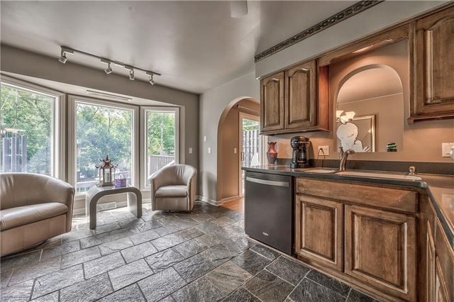 10007 W 98 Street, Overland Park, KS 66212