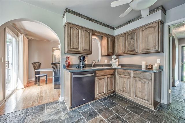 10007 W 98 Street, Overland Park, KS 66212