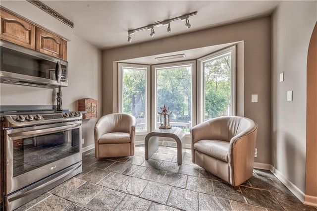 10007 W 98 Street, Overland Park, KS 66212