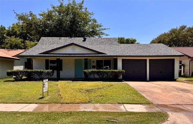 437 Hawthorne Lane, Grand Prairie, TX 75052