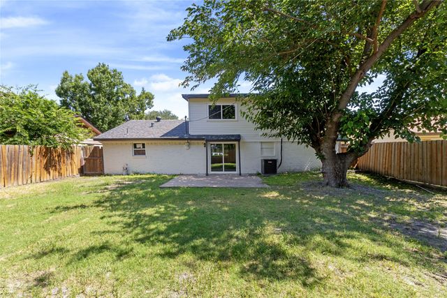 437 Hawthorne Lane, Grand Prairie, TX 75052