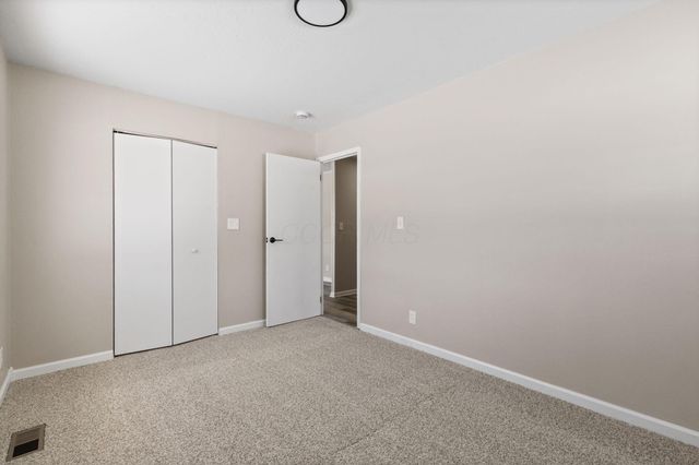 377 S Murray Hill Road, Columbus, OH 43228