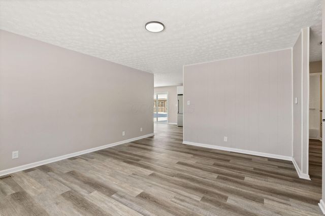 377 S Murray Hill Road, Columbus, OH 43228