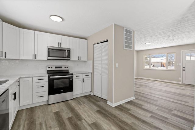 377 S Murray Hill Road, Columbus, OH 43228