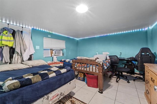 7419 SAVANNAH LANE, Tampa, FL 33637