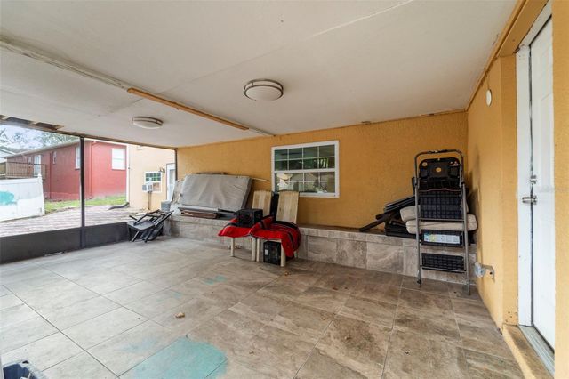 7419 SAVANNAH LANE, Tampa, FL 33637