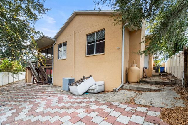 7419 SAVANNAH LANE, Tampa, FL 33637