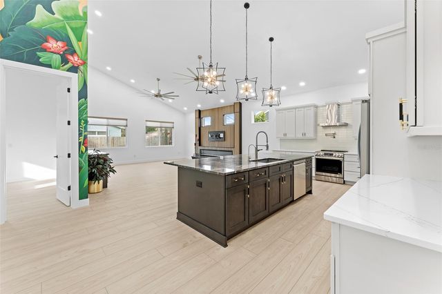 4907 15TH AVENUE N, St Petersburg, FL 33710