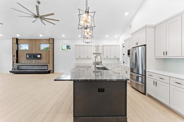 4907 15TH AVENUE N, St Petersburg, FL 33710