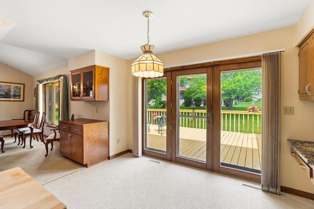 5413 Somerset LANE S, Greenfield, WI 53221