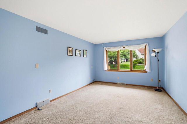 5413 Somerset LANE S, Greenfield, WI 53221