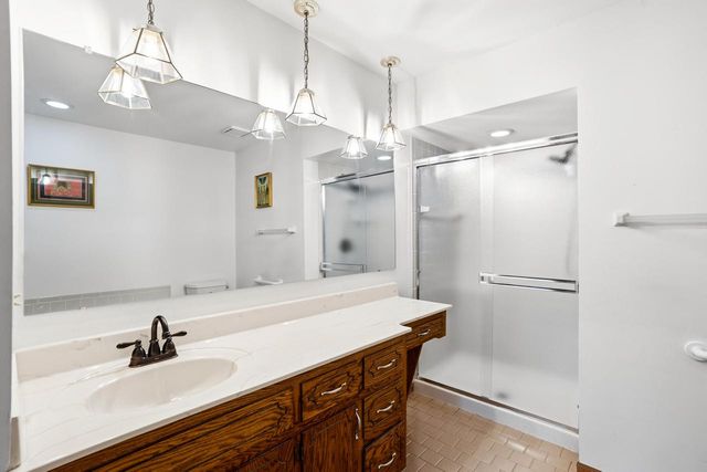 5413 Somerset LANE S, Greenfield, WI 53221