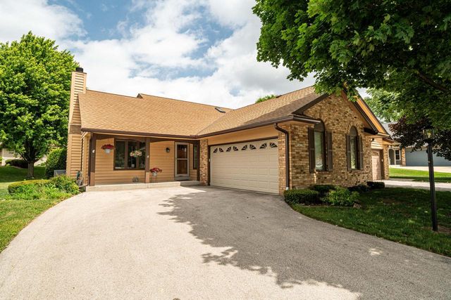 5413 Somerset LANE S, Greenfield, WI 53221