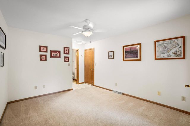 5413 Somerset LANE S, Greenfield, WI 53221
