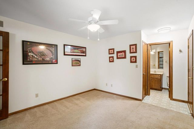 5413 Somerset LANE S, Greenfield, WI 53221