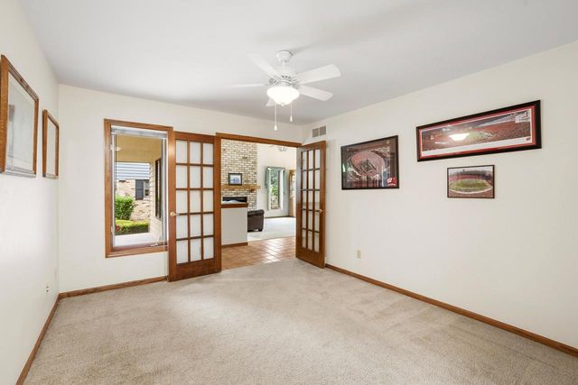 5413 Somerset LANE S, Greenfield, WI 53221