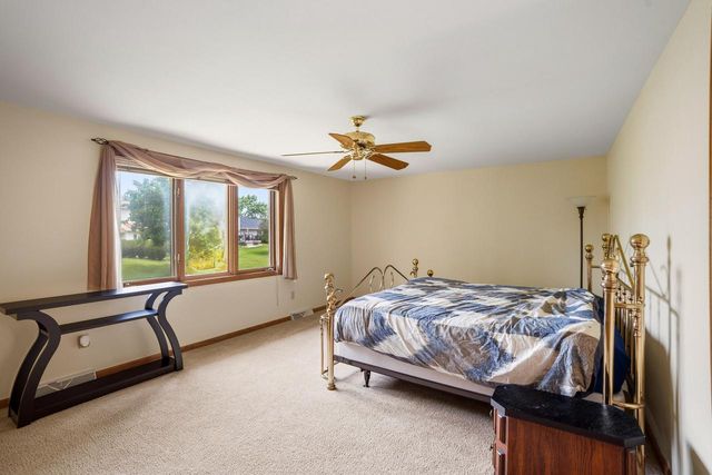 5413 Somerset LANE S, Greenfield, WI 53221